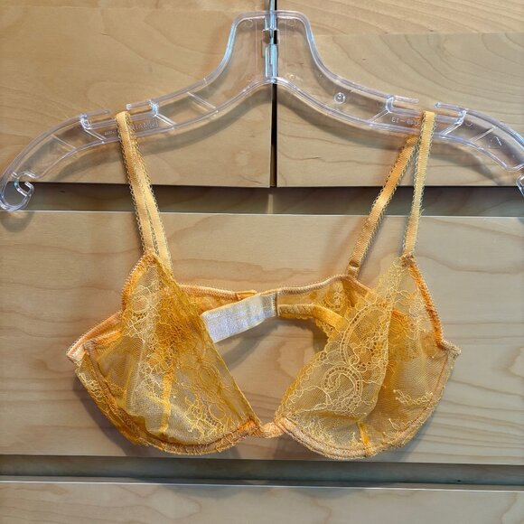 GapBody Lace Underwire Unlined Demi Bra, Size: 34B - Picture 1 of 2